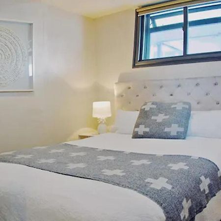 City Fringe Apartment With Sky Tower And City Views Auckland Exteriör bild